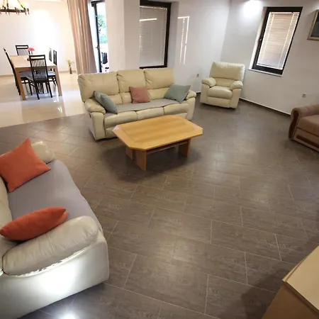 Do&ma * Krmpote-Vodice